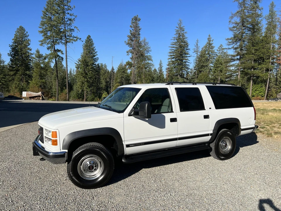 1997 GMC Suburban 8th Gen - Image 23 of 31