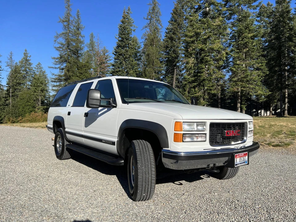 1997 GMC Suburban 8th Gen - Image 6 of 31