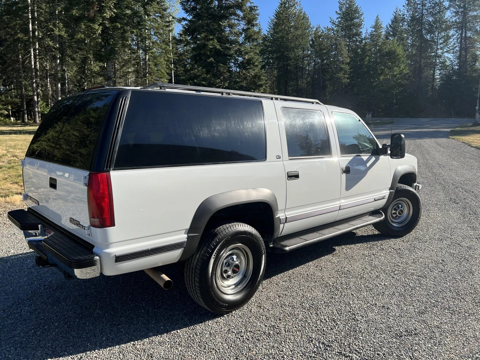 1997 GMC Suburban 8th Gen - Image 13 of 31