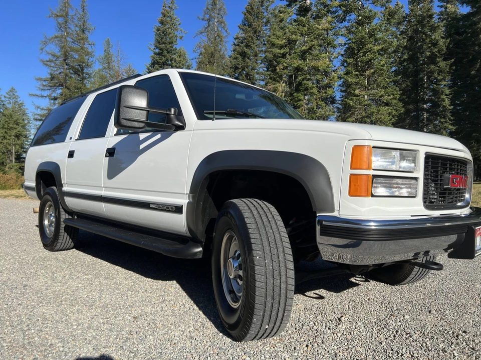1997 GMC Suburban 8th Gen - Image 11 of 31