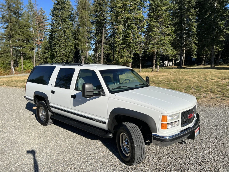 1997 GMC Suburban 8th Gen - Image 12 of 31