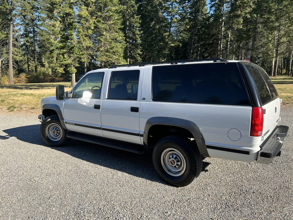 1997 GMC Suburban 8th Gen - Image 21 of 31