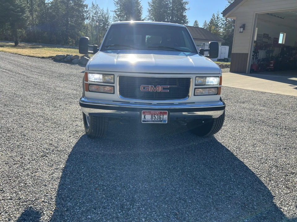 1997 GMC Suburban 8th Gen - Image 5 of 31