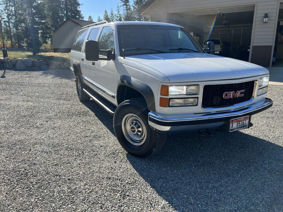 1997 GMC Suburban 8th Gen - Image 10 of 31