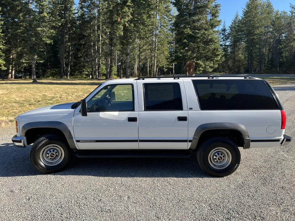 1997 GMC Suburban 8th Gen - Image 22 of 31