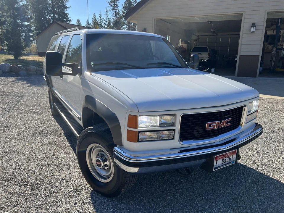 1997 GMC Suburban 8th Gen - Image 7 of 31
