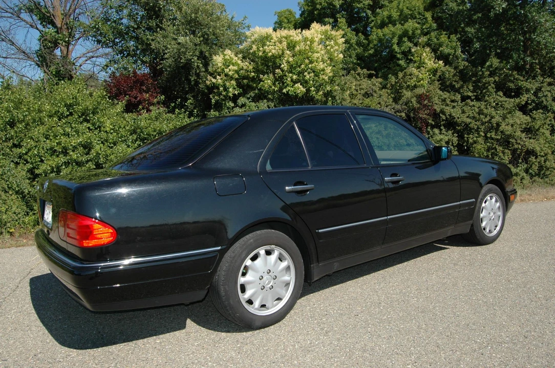 1998 Mercedes-Benz W210 E-Class - Image 11 of 31