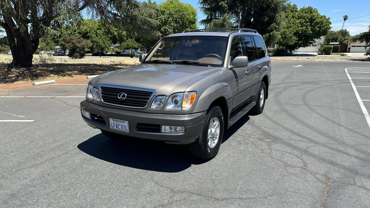 1999 Lexus LX 2nd Gen - Image 3 of 31