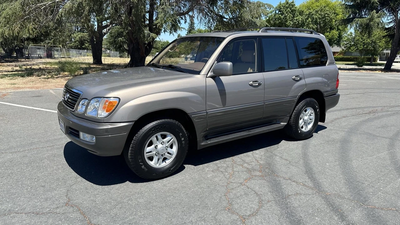 1999 Lexus LX 2nd Gen - Image 4 of 31