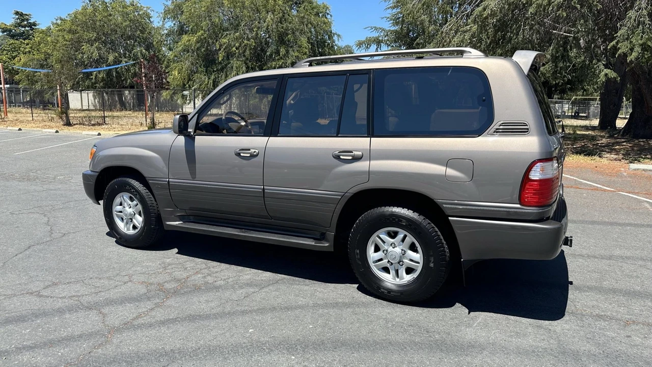 1999 Lexus LX 2nd Gen - Image 7 of 31