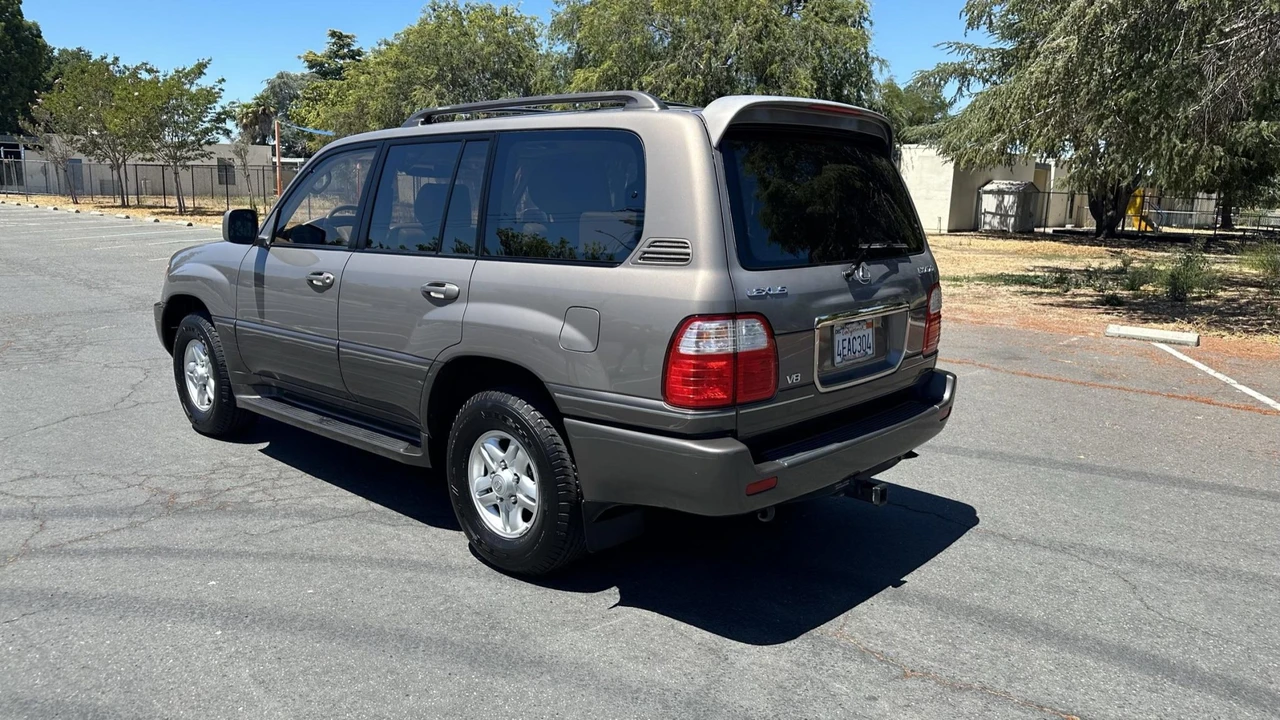 1999 Lexus LX 2nd Gen - Image 8 of 31
