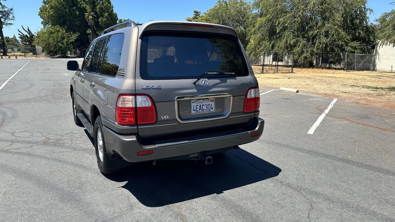 1999 Lexus LX 2nd Gen - Image 9 of 31