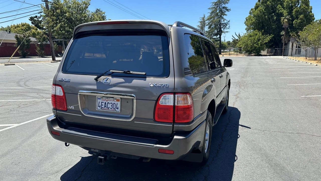 1999 Lexus LX 2nd Gen - Image 11 of 31