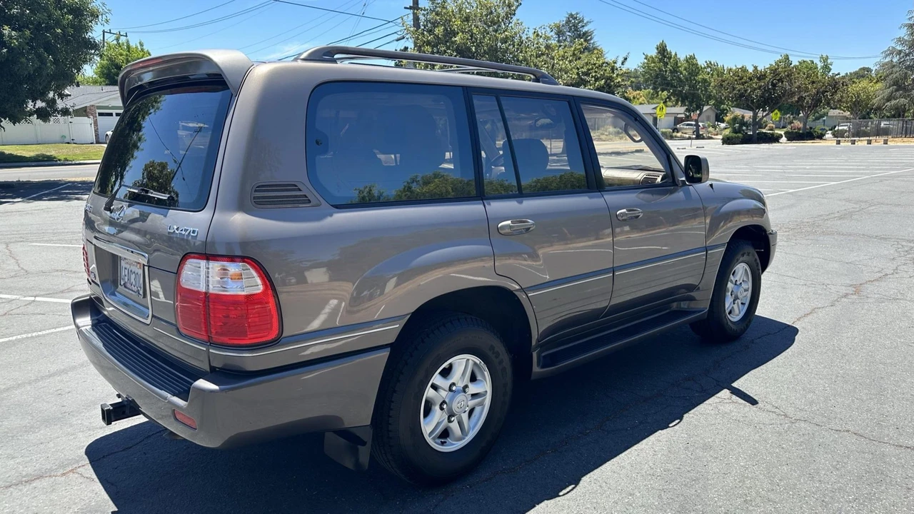 1999 Lexus LX 2nd Gen - Image 12 of 31