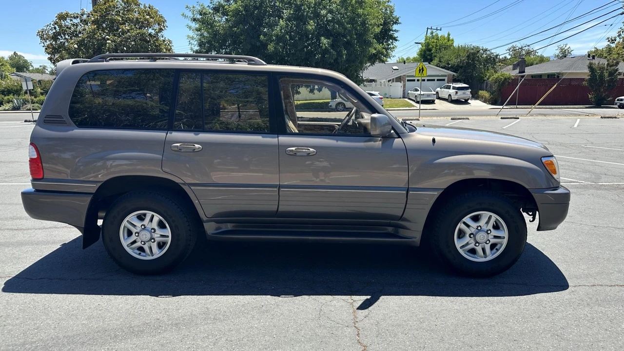1999 Lexus LX 2nd Gen - Image 14 of 31