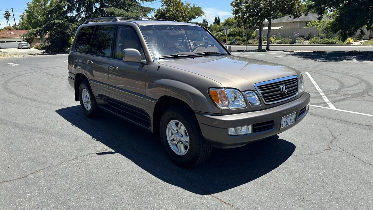 1999 Lexus LX 2nd Gen - Image 16 of 31