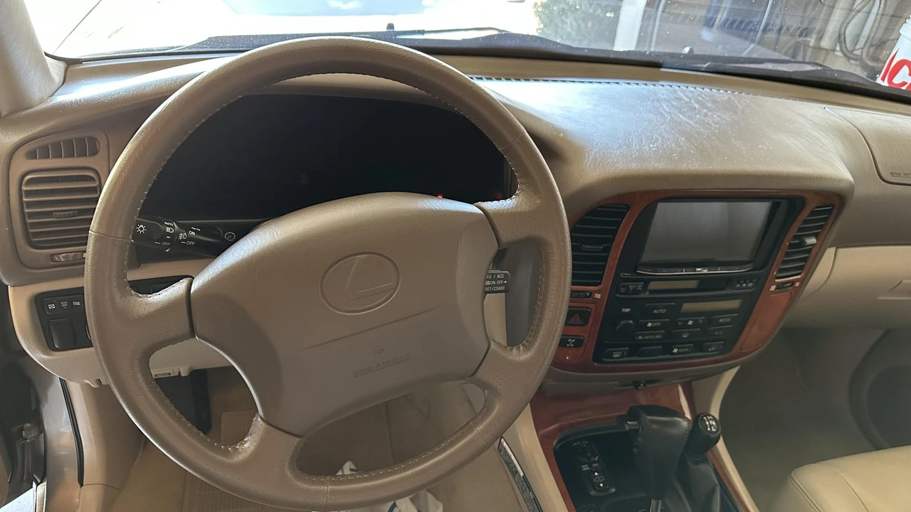 1999 Lexus LX 2nd Gen - Image 28 of 31