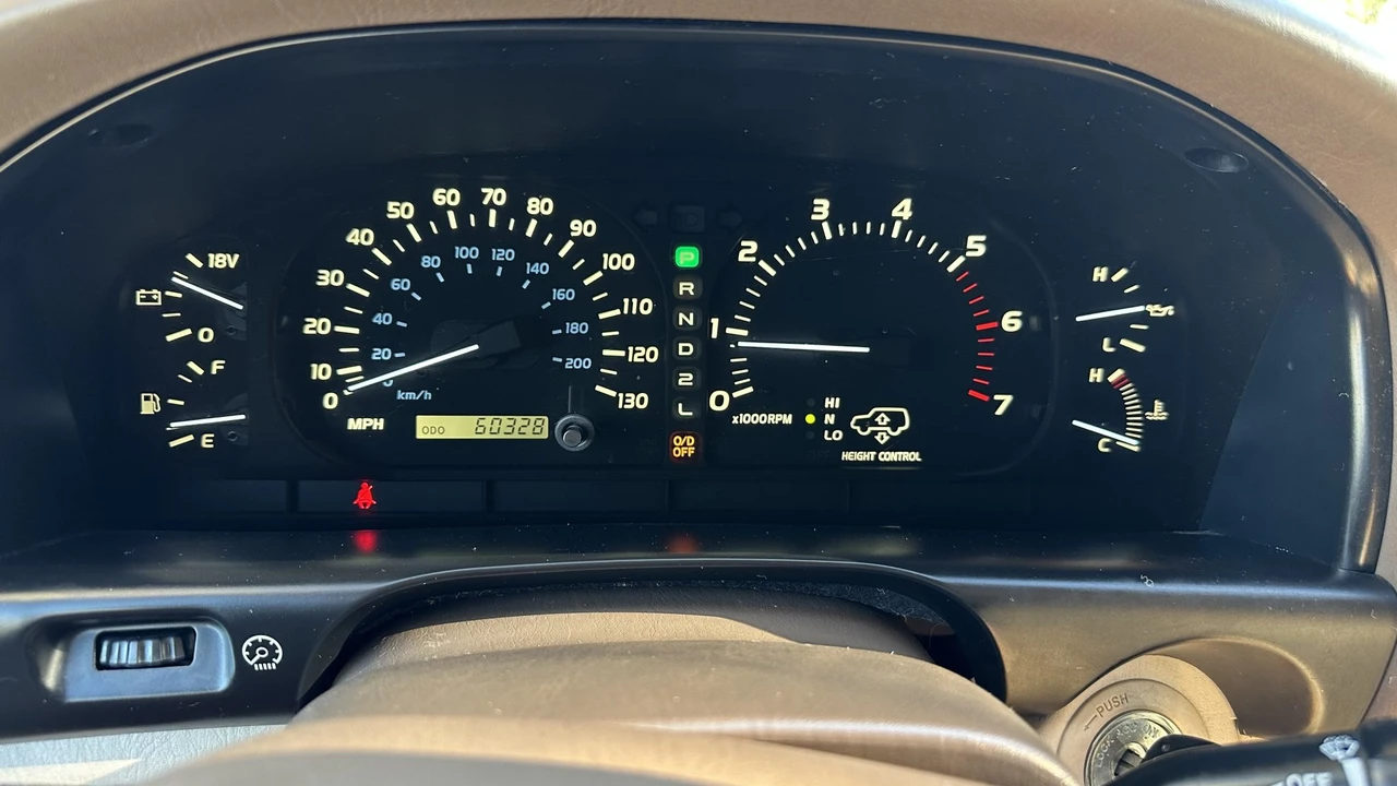 1999 Lexus LX 2nd Gen - Image 29 of 31