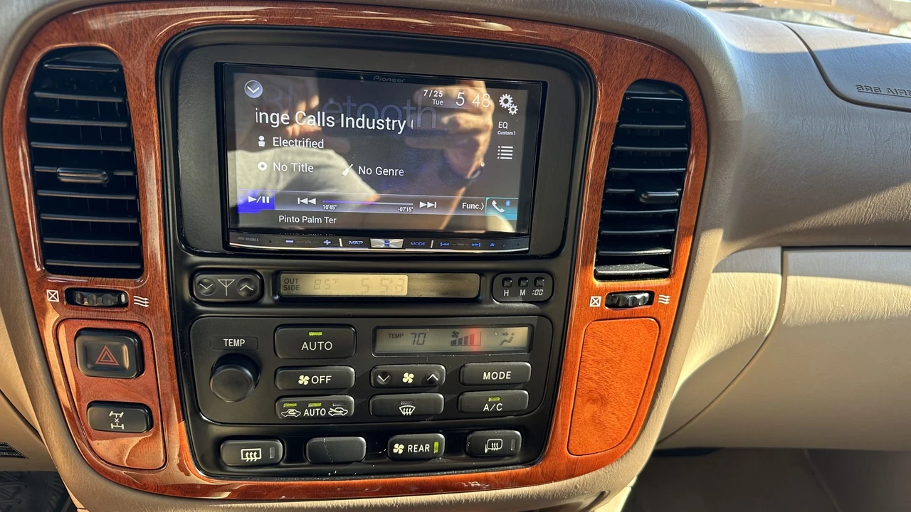 1999 Lexus LX 2nd Gen - Image 30 of 31
