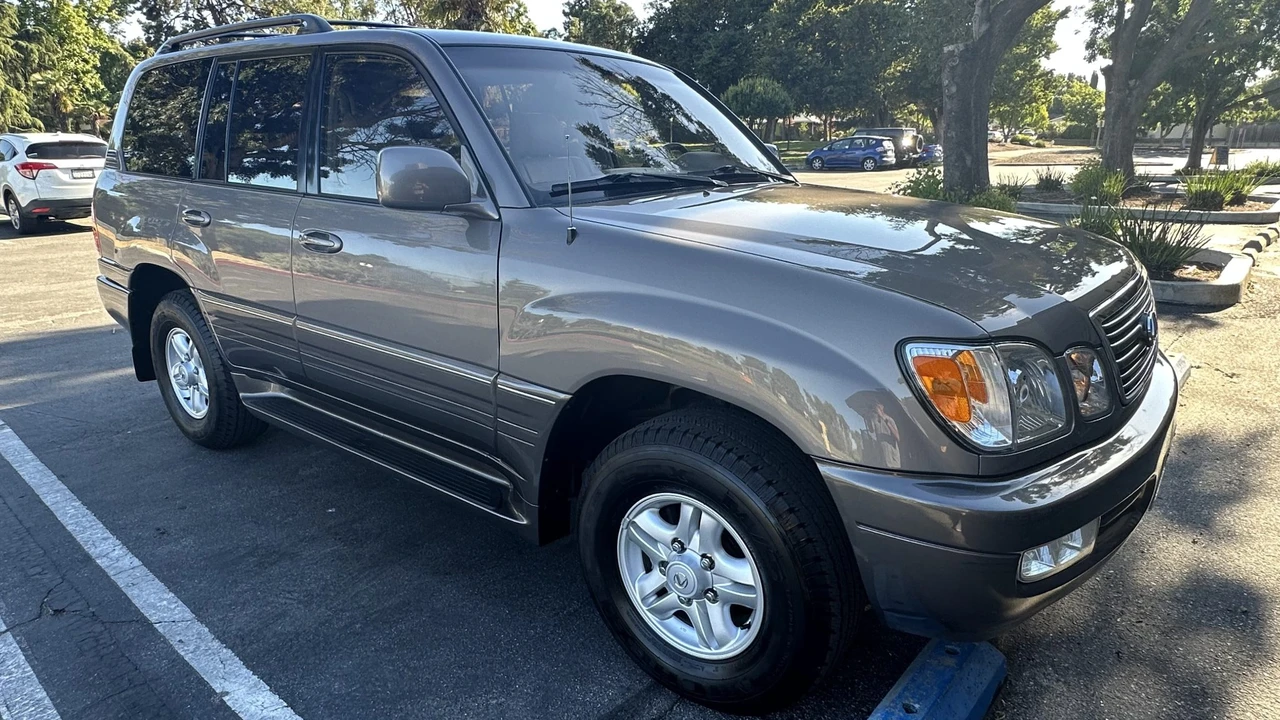 1999 Lexus LX 2nd Gen - Image 20 of 31