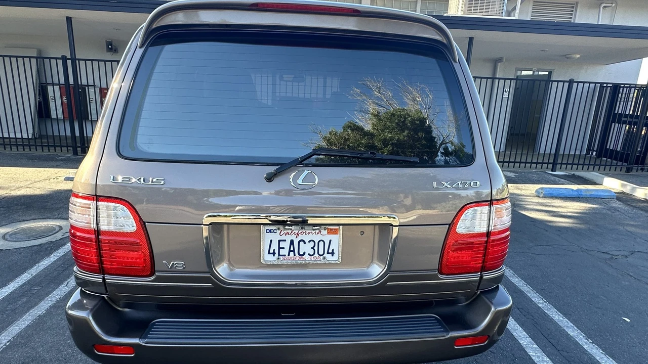 1999 Lexus LX 2nd Gen - Image 19 of 31