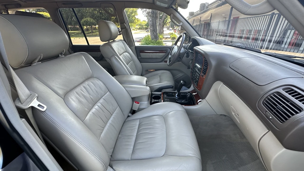 1999 Lexus LX 2nd Gen - Image 27 of 31
