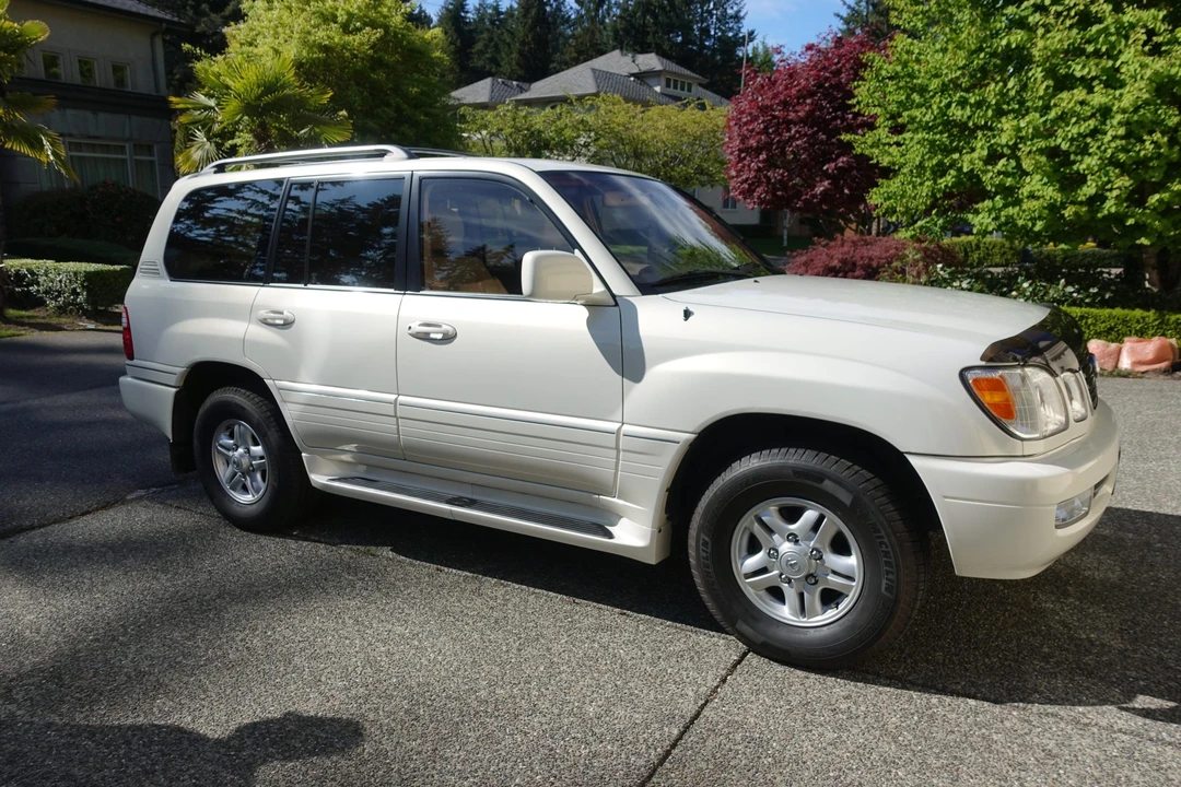 1999 Lexus LX 2nd Gen - Image 12 of 31