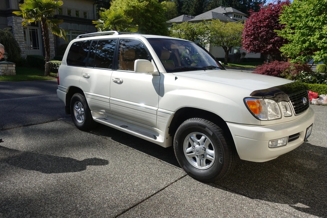 1999 Lexus LX 2nd Gen - Image 11 of 31