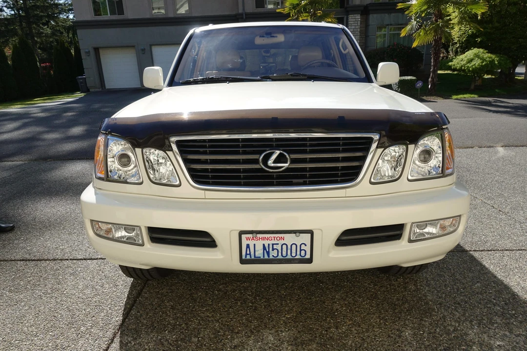 1999 Lexus LX 2nd Gen - Image 10 of 31