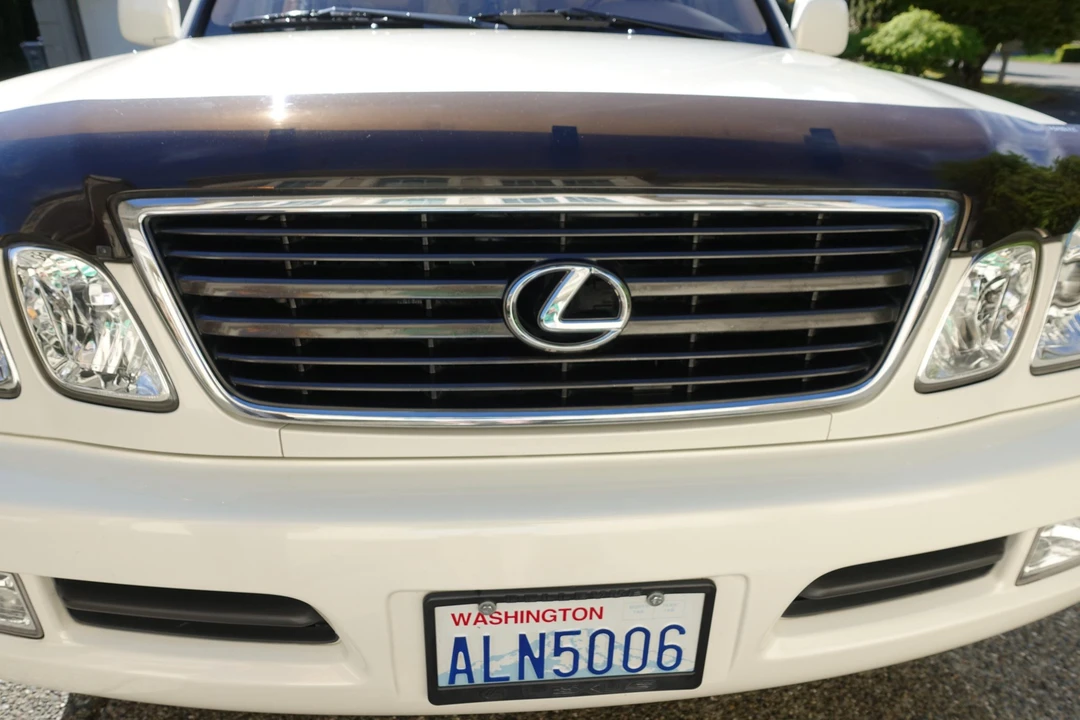 1999 Lexus LX 2nd Gen - Image 27 of 31