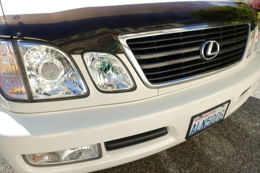 1999 Lexus LX 2nd Gen - Image 28 of 31
