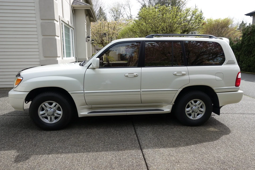 1999 Lexus LX 2nd Gen - Image 25 of 31