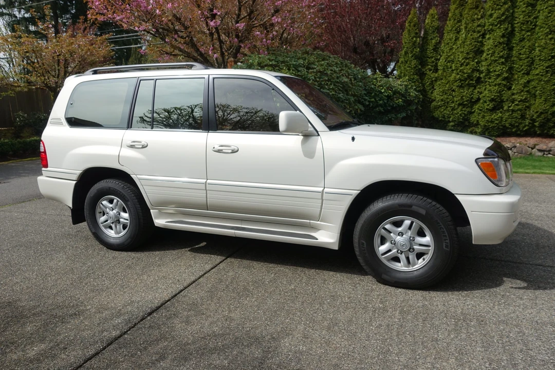1999 Lexus LX 2nd Gen - Image 13 of 31