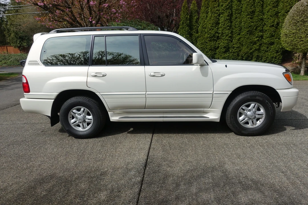 1999 Lexus LX 2nd Gen - Image 14 of 31