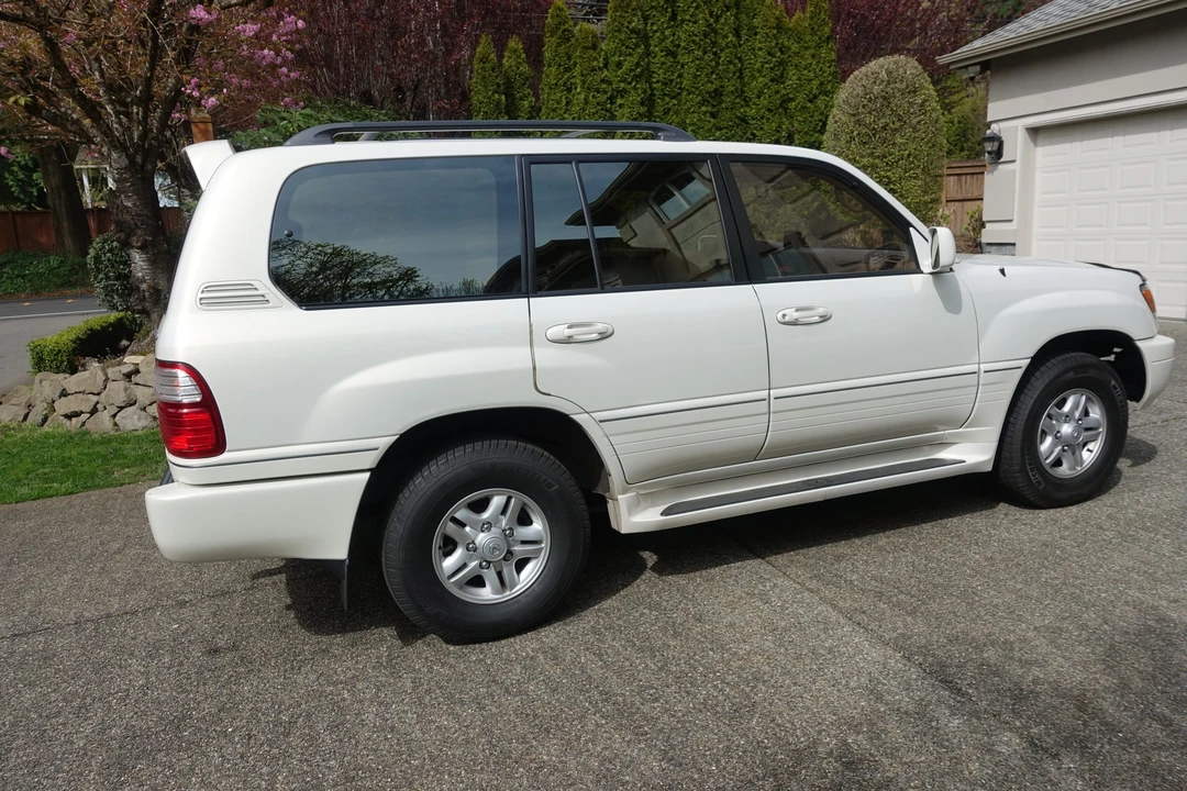 1999 Lexus LX 2nd Gen - Image 15 of 31