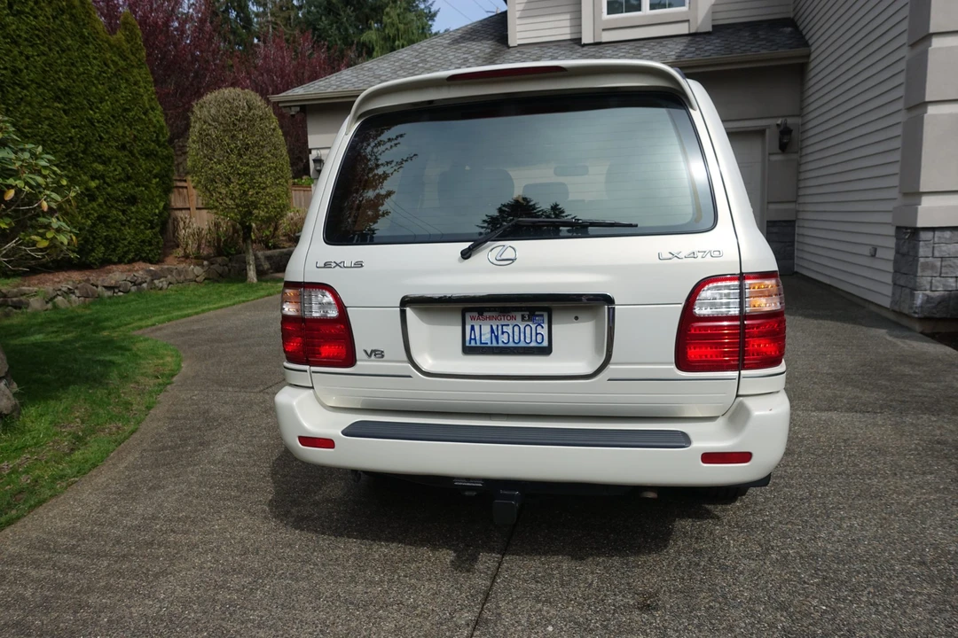 1999 Lexus LX 2nd Gen - Image 19 of 31