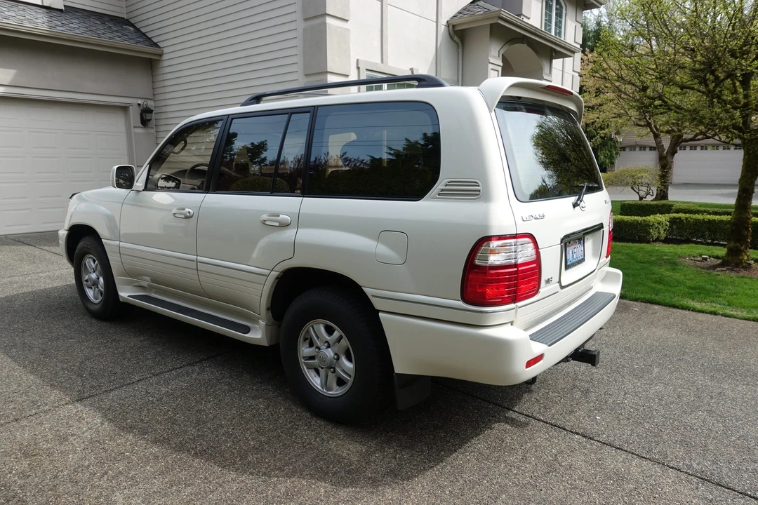 1999 Lexus LX 2nd Gen - Image 23 of 31