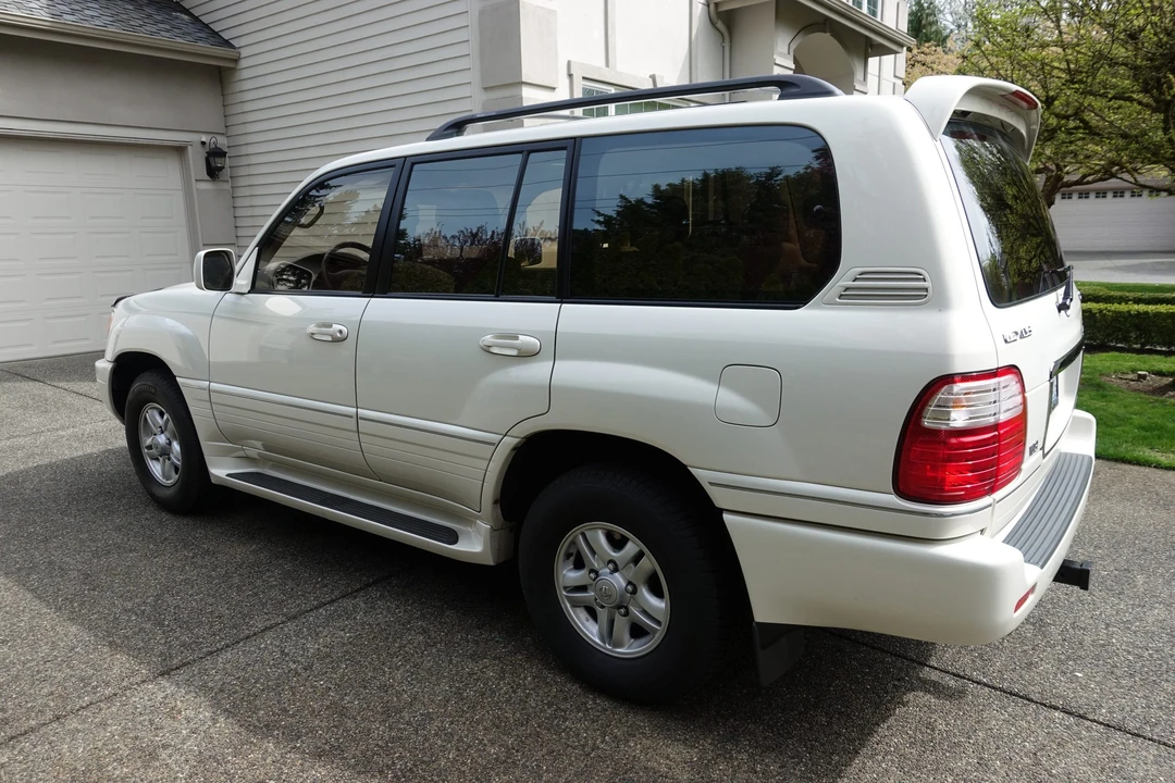 1999 Lexus LX 2nd Gen - Image 24 of 31