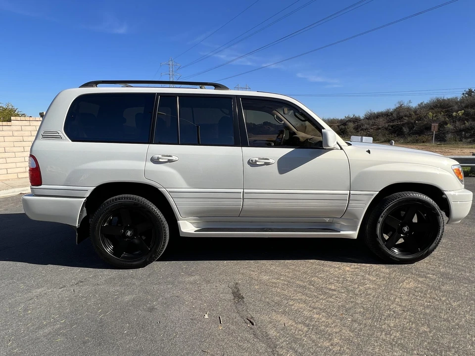 1999 Lexus LX 2nd Gen - Image 11 of 31