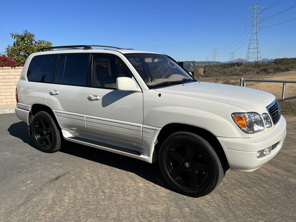 1999 Lexus LX 2nd Gen - Image 15 of 31