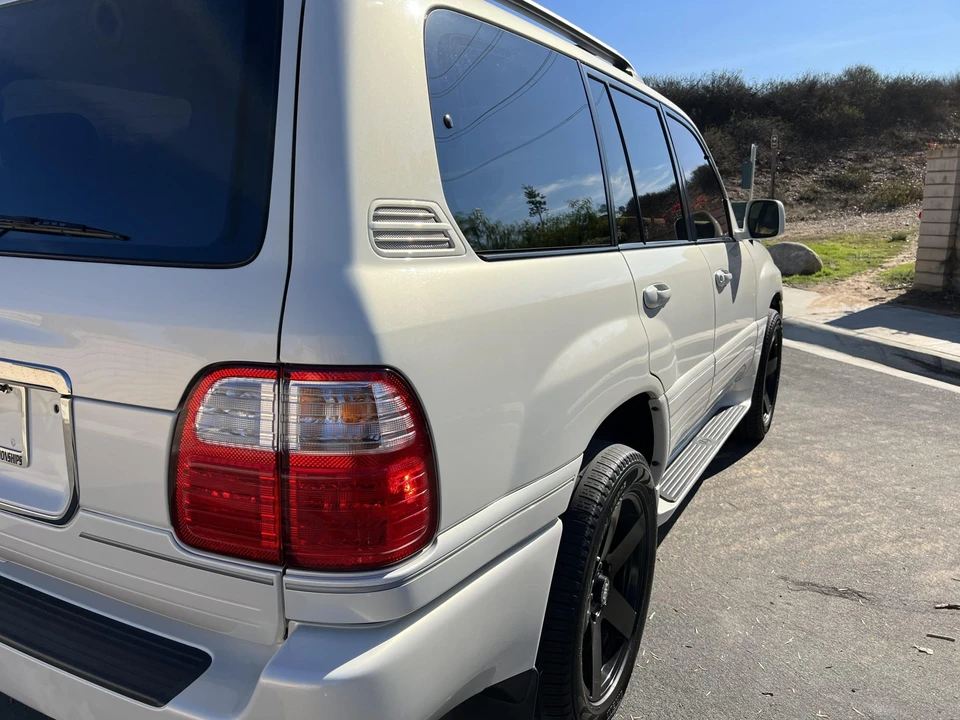 1999 Lexus LX 2nd Gen - Image 30 of 31