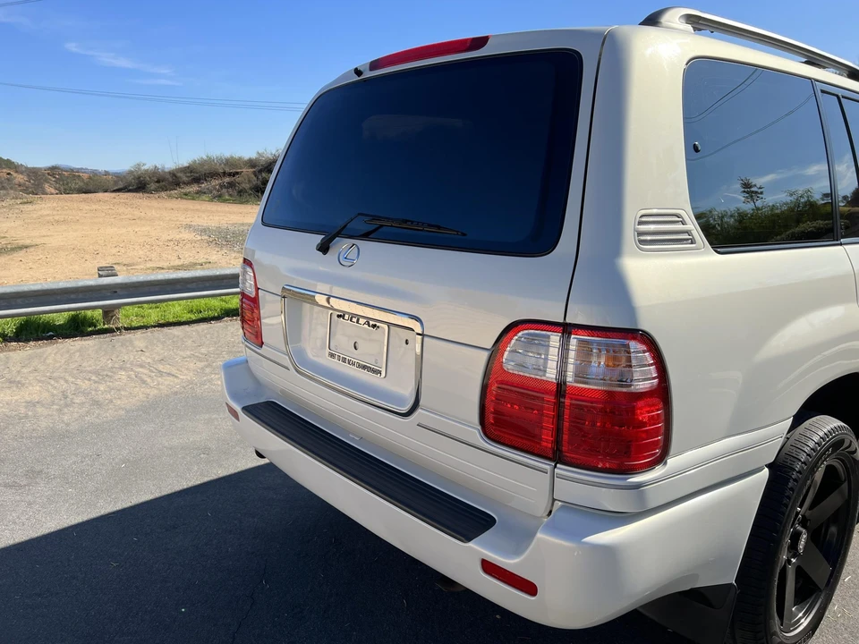 1999 Lexus LX 2nd Gen - Image 29 of 31