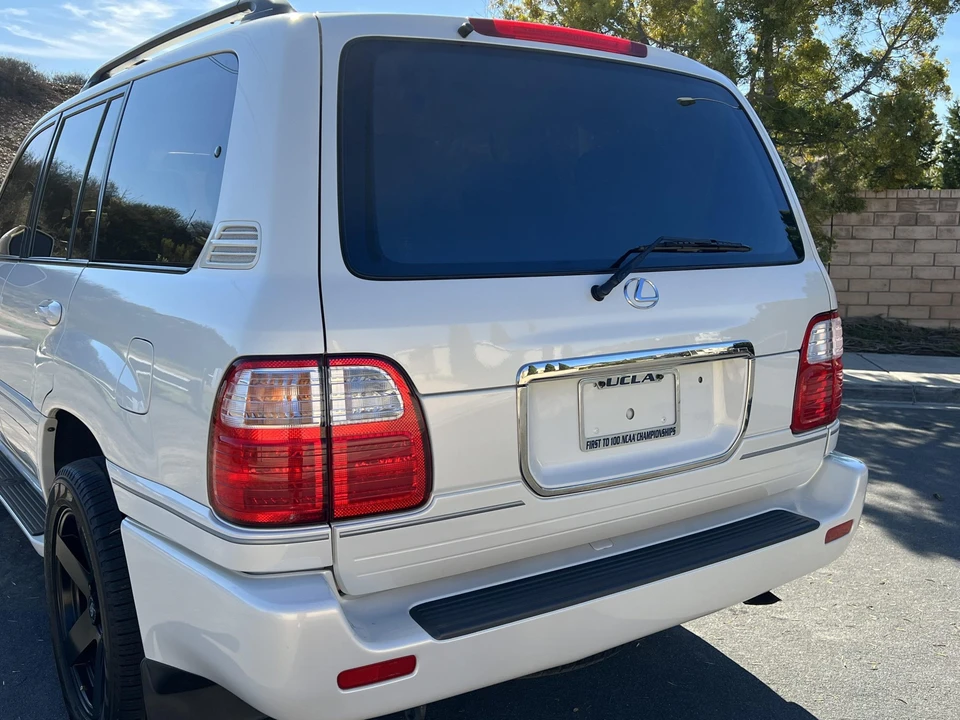 1999 Lexus LX 2nd Gen - Image 28 of 31