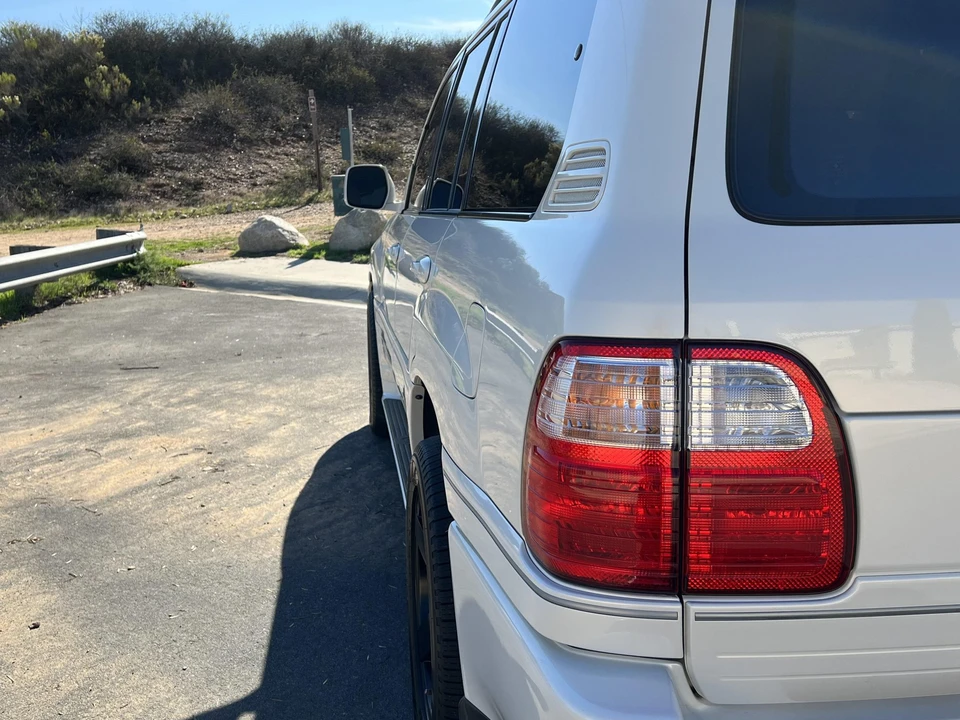 1999 Lexus LX 2nd Gen - Image 27 of 31