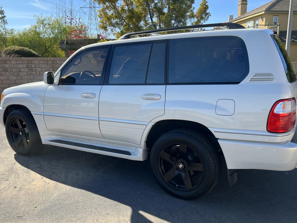 1999 Lexus LX 2nd Gen - Image 4 of 31
