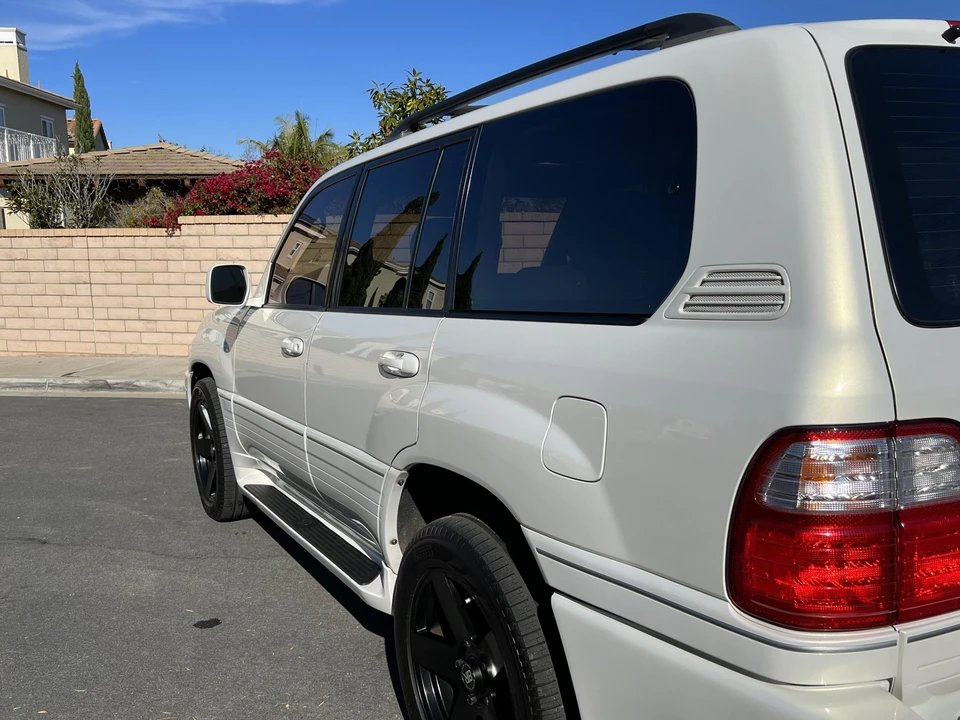 1999 Lexus LX 2nd Gen - Image 25 of 31