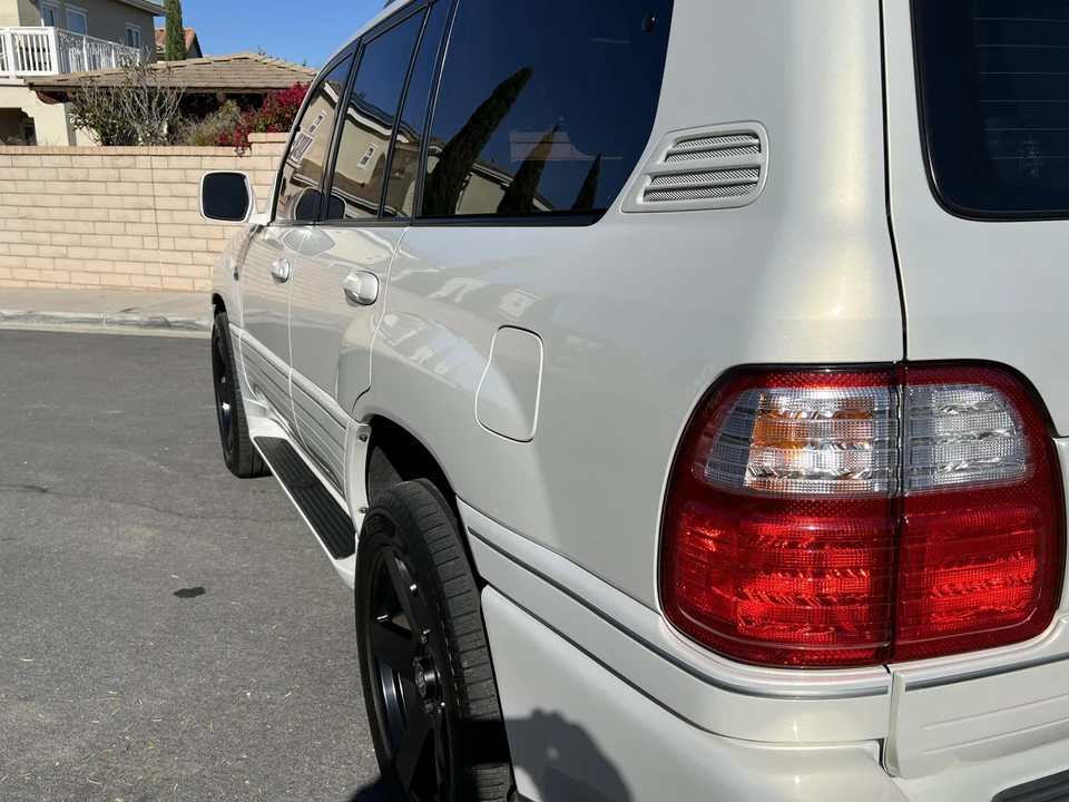 1999 Lexus LX 2nd Gen - Image 26 of 31