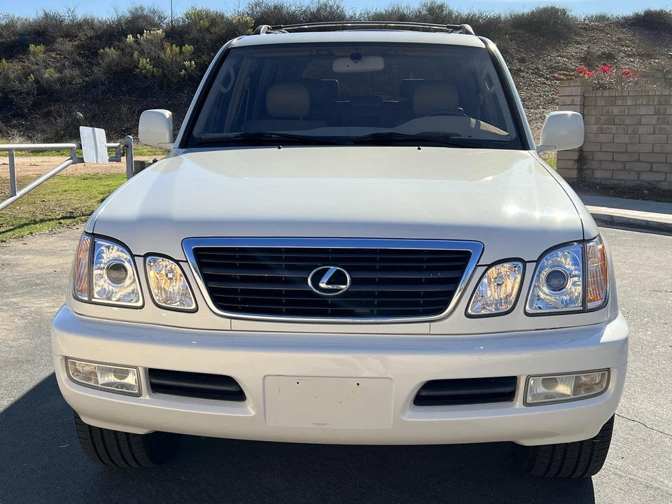 1999 Lexus LX 2nd Gen - Image 18 of 31