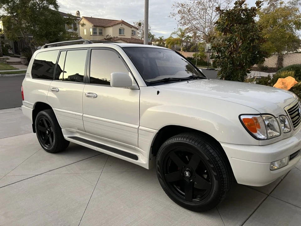1999 Lexus LX 2nd Gen - Image 17 of 31