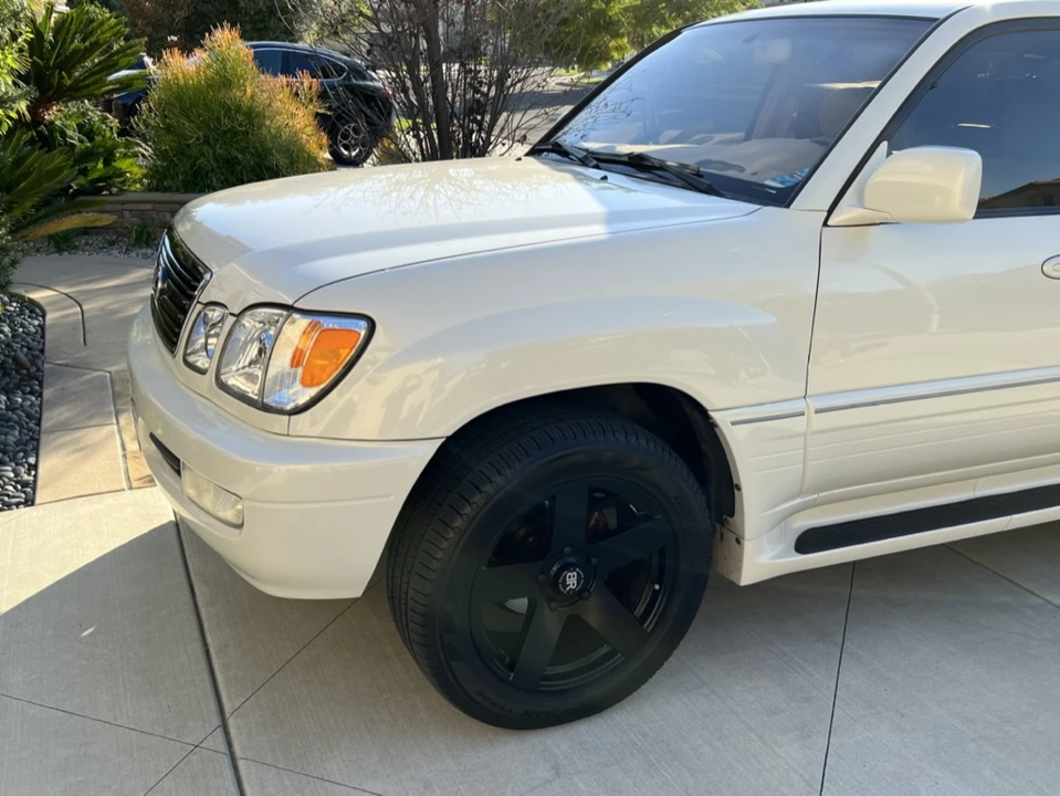 1999 Lexus LX 2nd Gen - Image 22 of 31